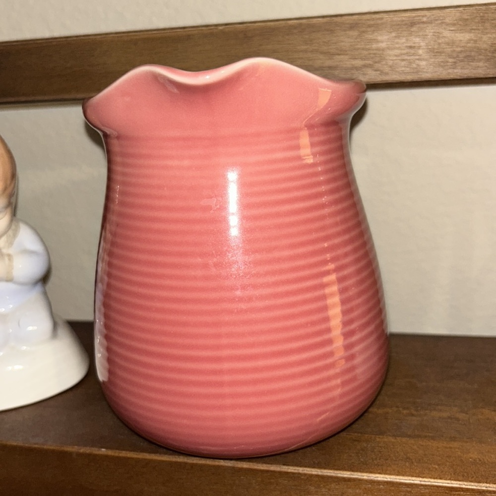 Vintage pink pitcher - Picture 2 of 7